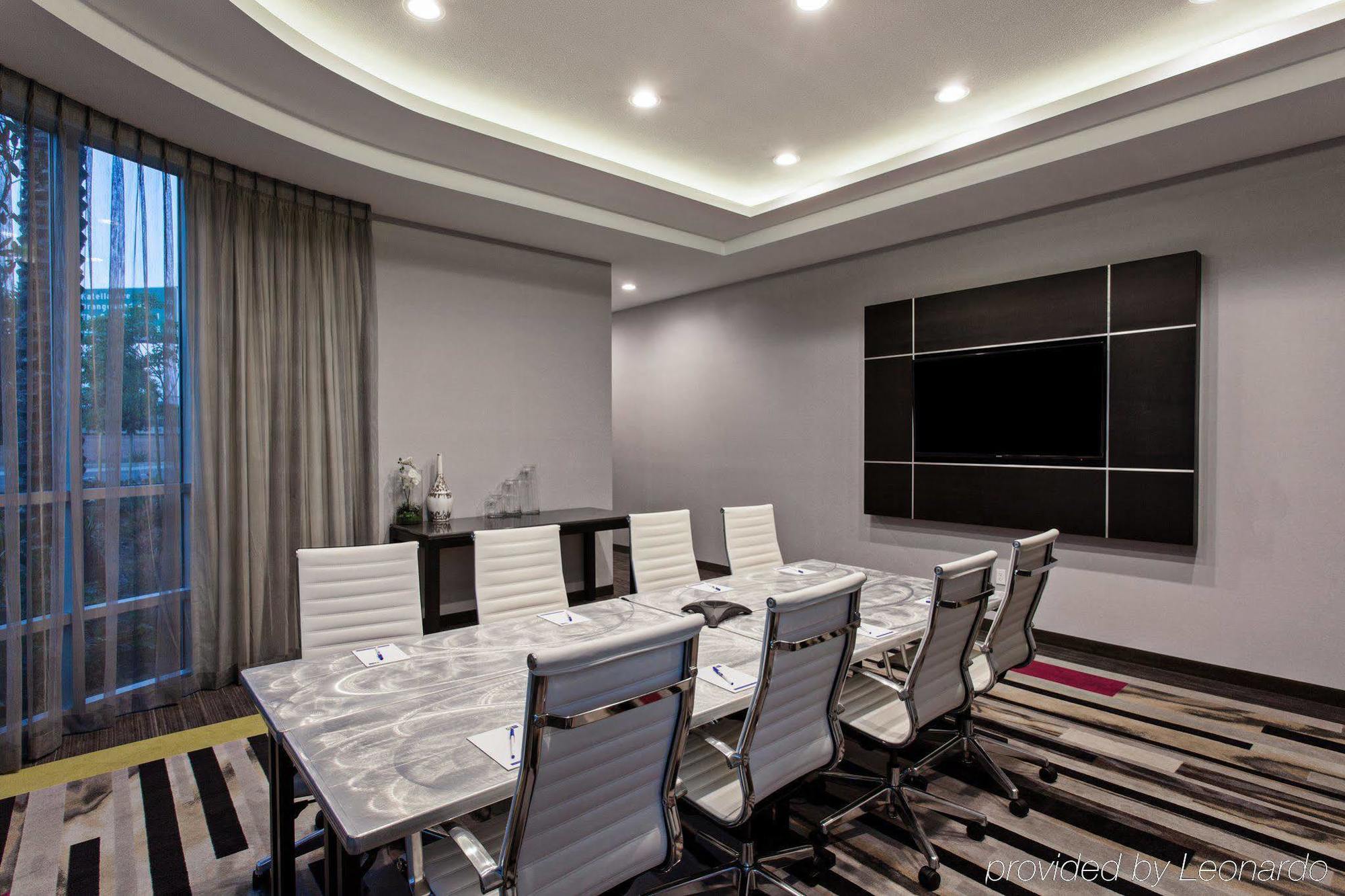 Holiday Inn Express & Suites Anaheim Resort Area By Ihg Buitenkant foto