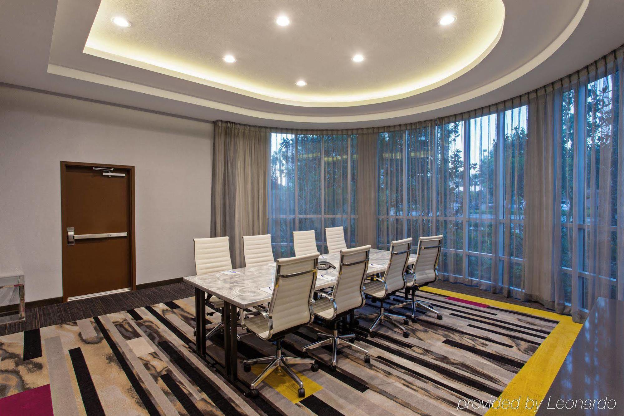 Holiday Inn Express & Suites Anaheim Resort Area By Ihg Buitenkant foto